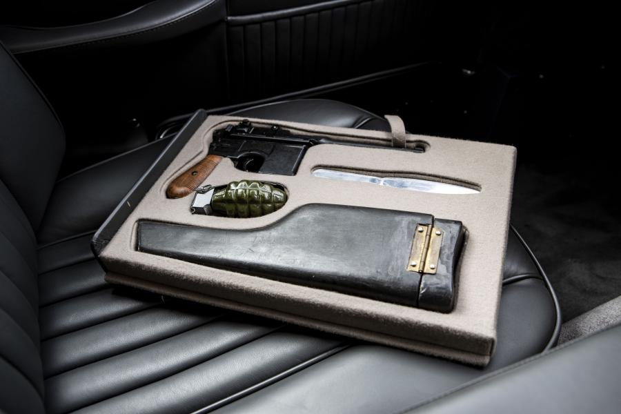 Детали интерьера Aston Martin DB5 Bond Car 1965 года  (фото 12 из 36)